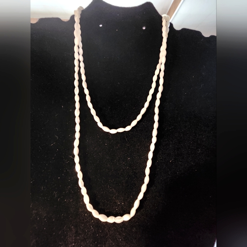 Vintage Cream Beaded Strand Necklace – Classic Mid-Century Style